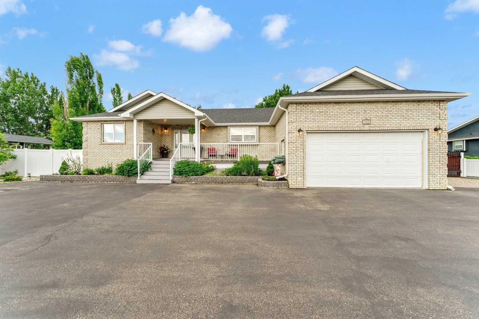 Property Photo:  1032 Eagle Ridge Drive  AB T1B 0J7 