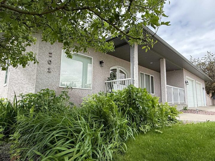 Property Photo: 201 Aspen Way AB T0L 2B0