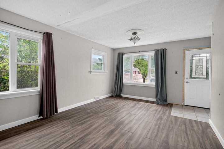 Property Photo:  504 1 Avenue NE  AB T4B 1R1 