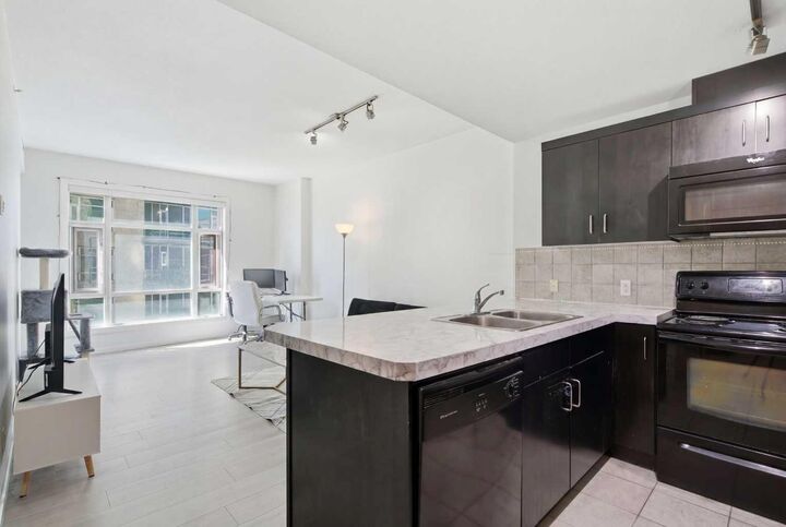 Property Photo: 1410 1 Street SE 707 AB T2G 5T7
