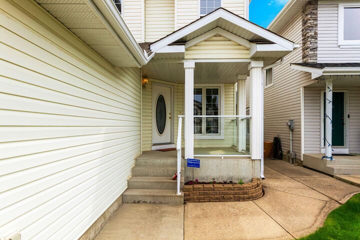 Property Photo:  3751 Douglas Ridge Link SE  AB T2Z 3H7 