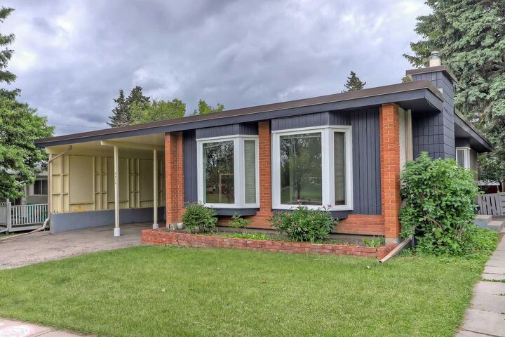 4315 Charleswood Drive NW — photo 1