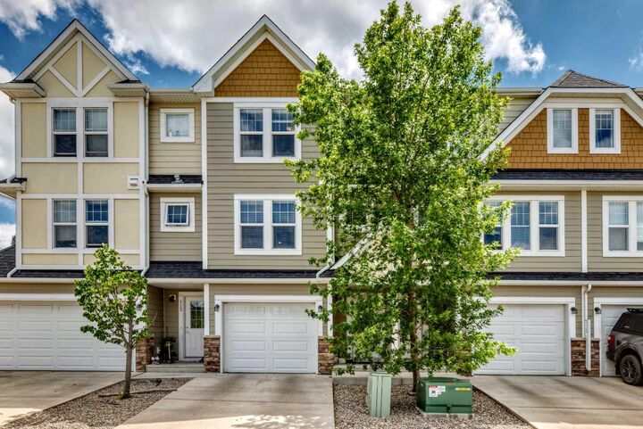 Property Photo:  711 Auburn Bay Circle SE  AB T3M 2A3 