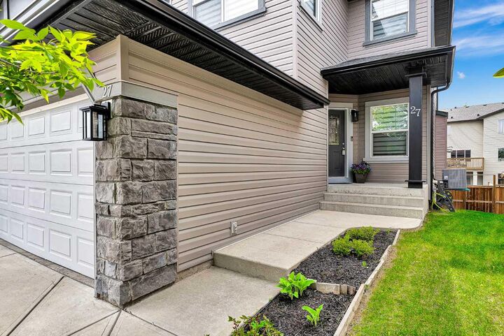 Property Photo:  27 Pantego Close NW  AB T3K 0K1 