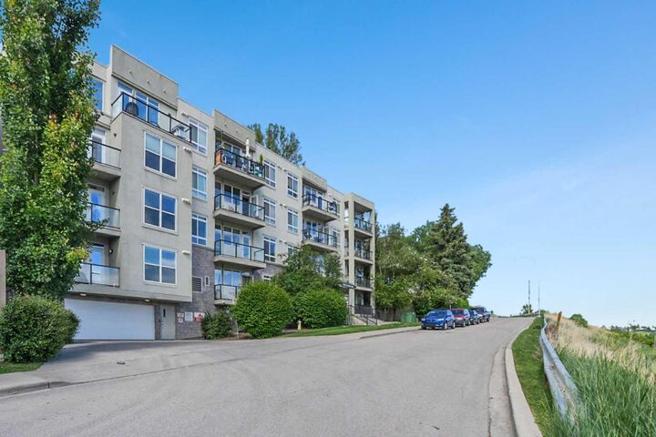 Property Photo: 540 5 Avenue NE 205 AB T2E 0L2