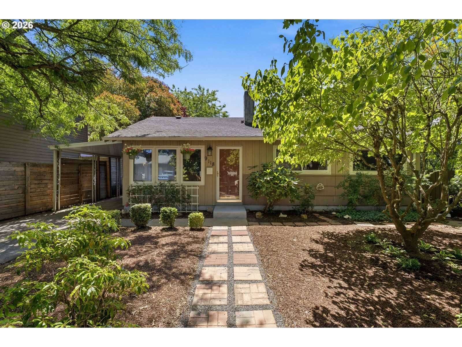 Property Photo: 9118 N Smith St OR 97203
