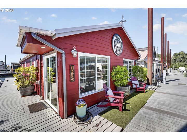 Property Photo: 1835 N Jantzen Ave OR 97217