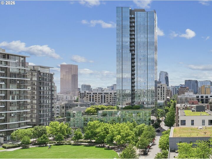 Property Photo:  1075 NW Northrup St 515  OR 97209 