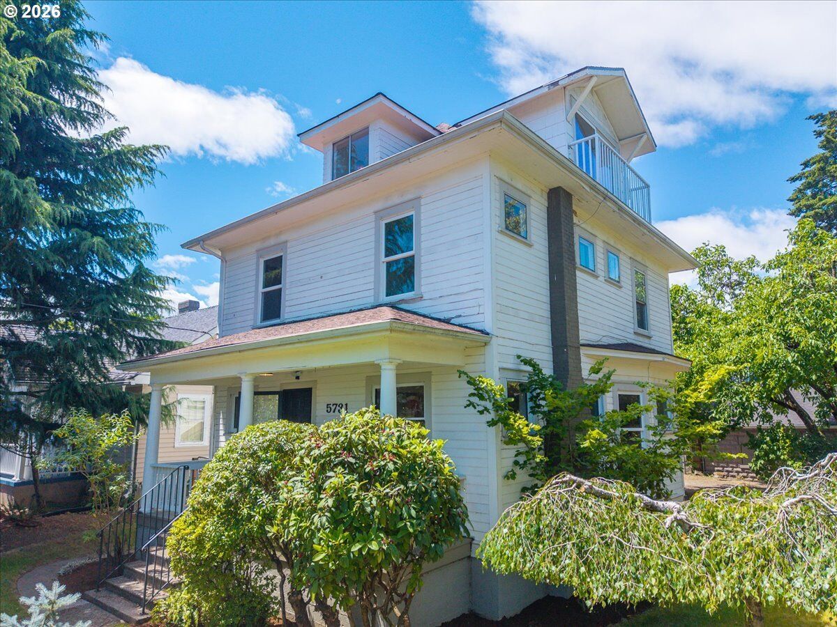 Property Photo: 5731 NE 10th Ave OR 97211