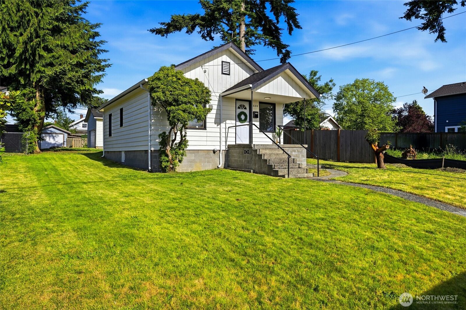 Property Photo: 1608 Cedar Street WA 98201
