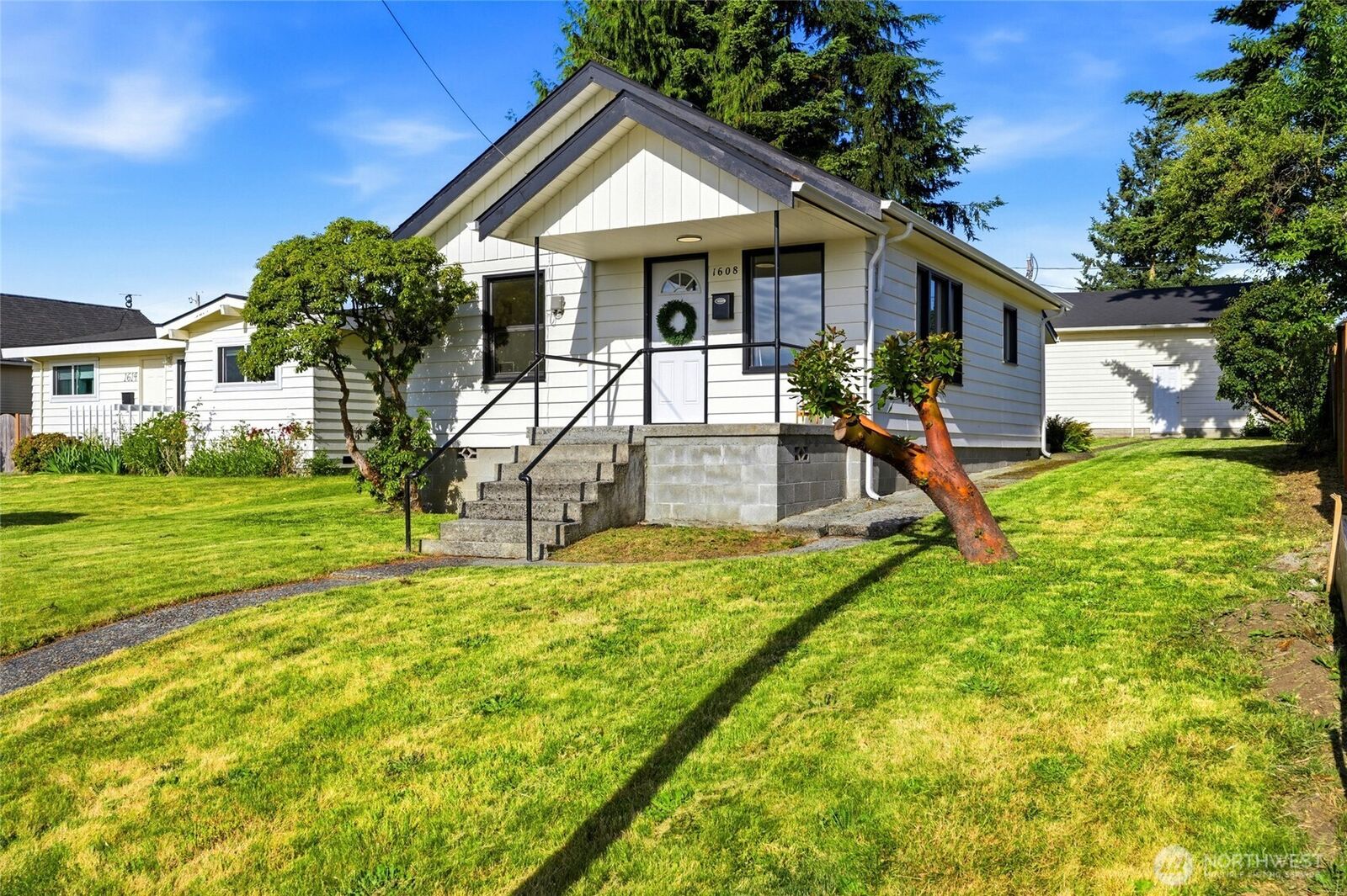 Property Photo:  1608  Cedar Street  WA 98201 