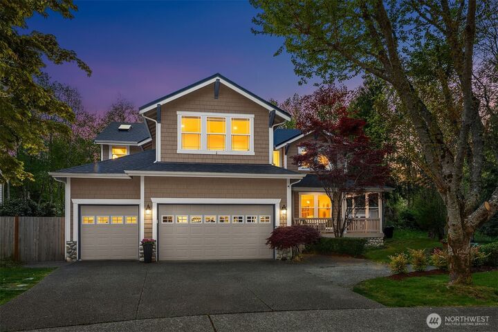 Property Photo: 915 Snoqualm Place WA 98045