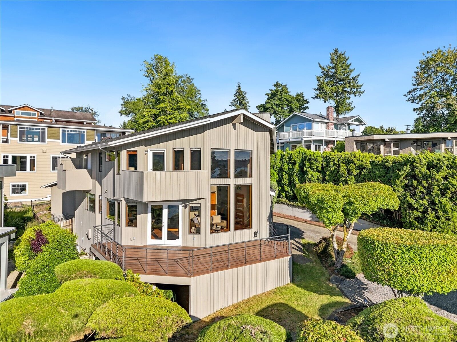 Property Photo:  3310  Lake Washington Boulevard N  WA 98056 