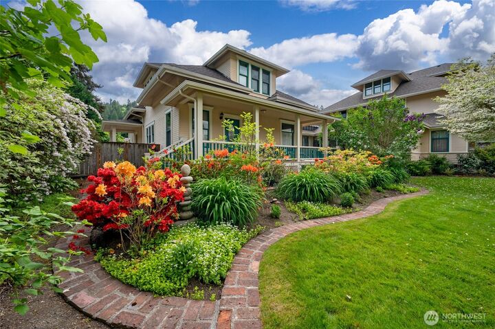 Property Photo:  10425 E Riverside Drive  WA 98011 