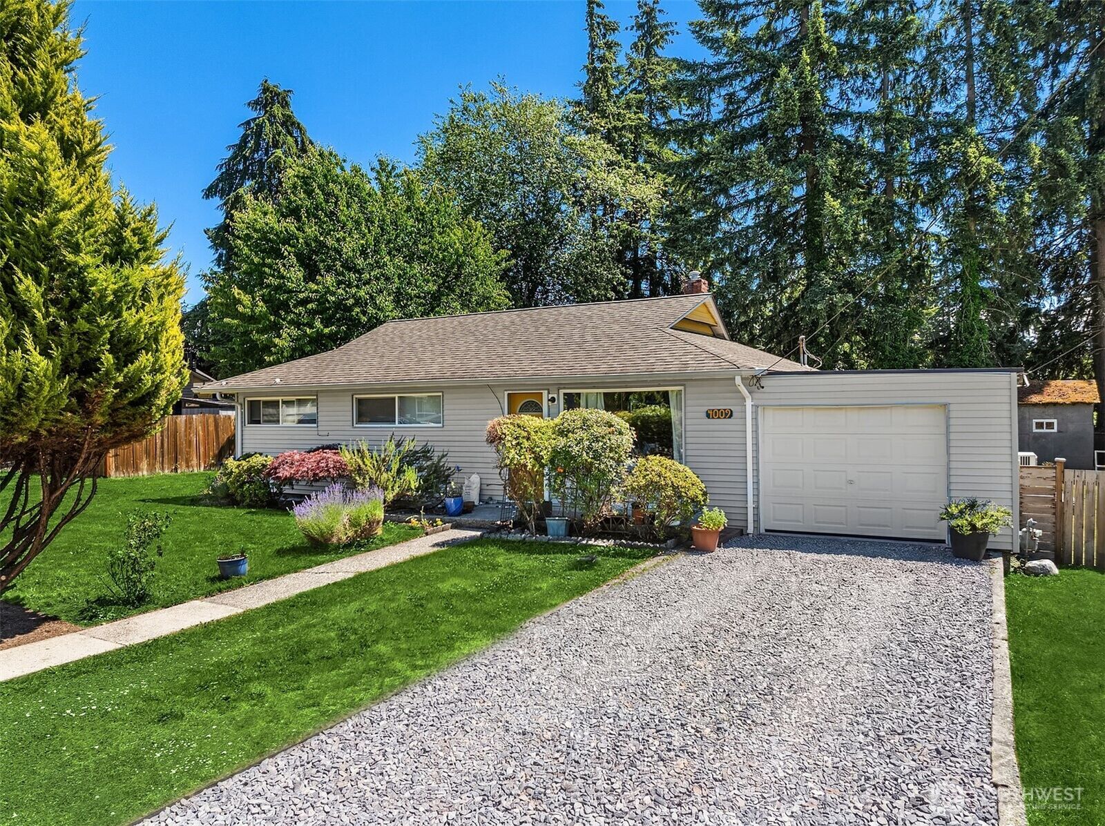 Property Photo: 4009 NE 23rd Pl WA 98056