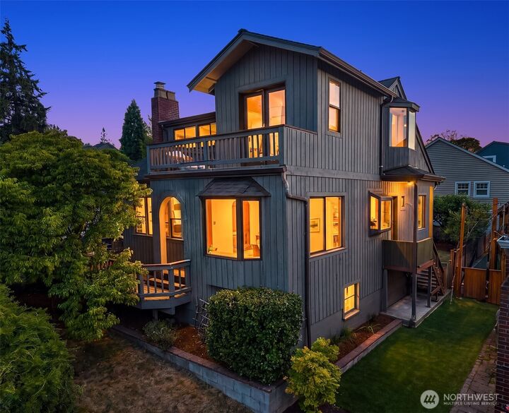 Property Photo: 3802 NE 52nd Street WA 98105