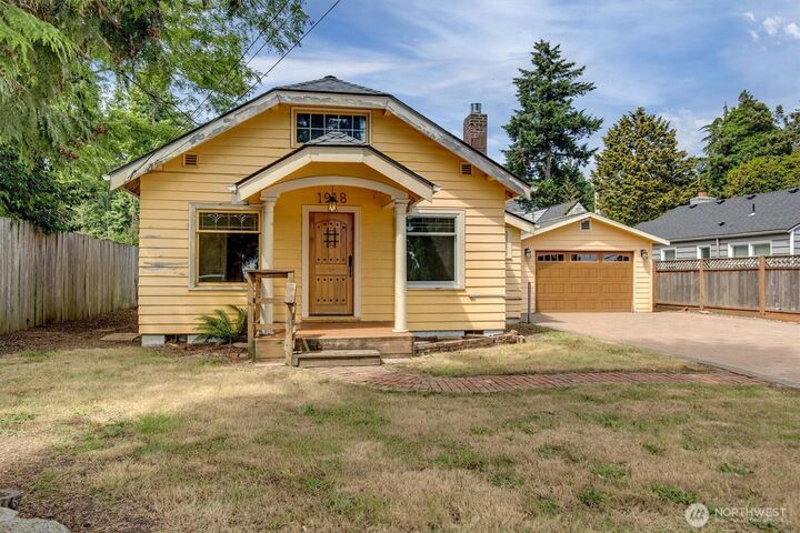 Property Photo:  1918 N 115th Street  WA 98133 