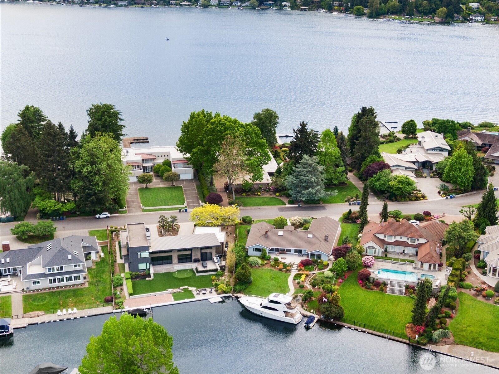 Property Photo: 87 Cascade Key WA 98006