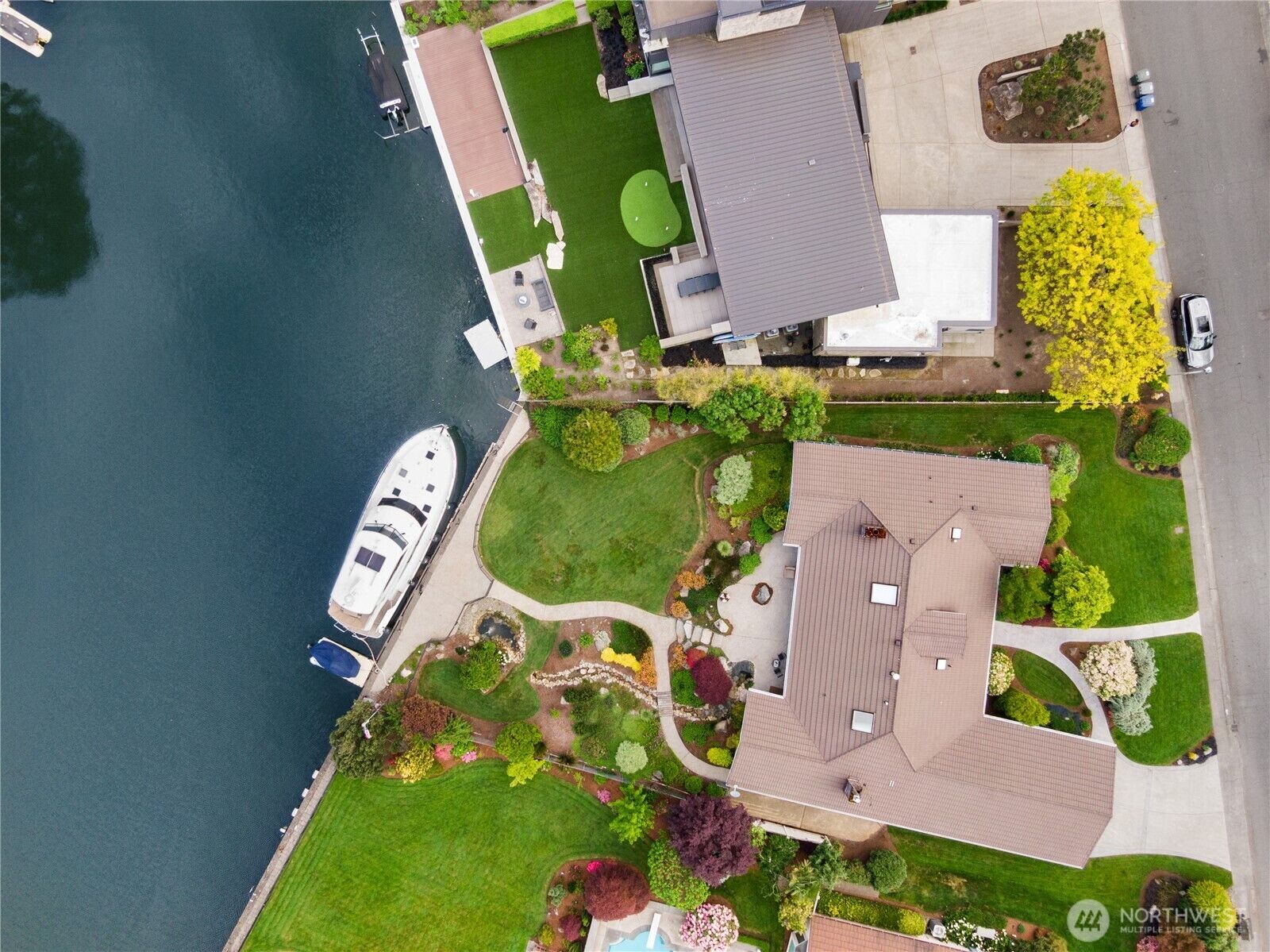 Property Photo:  87  Cascade Key  WA 98006 