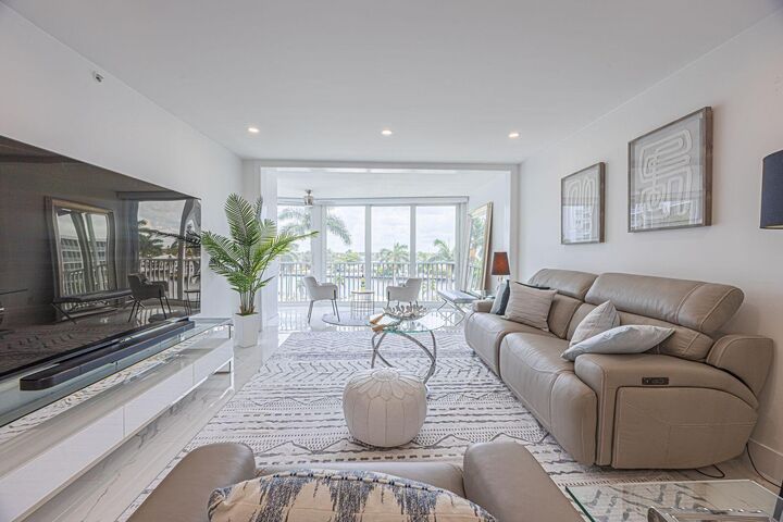 Property Photo: 3224 S Ocean Boulevard 612B FL 33487