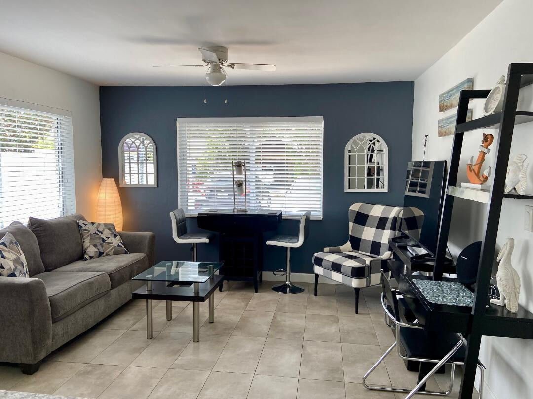 Property Photo:  1528 NE 32nd Street 1  FL 33334 