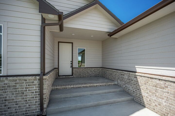 Property Photo:  2739 E Ironstone St  KS 67219 