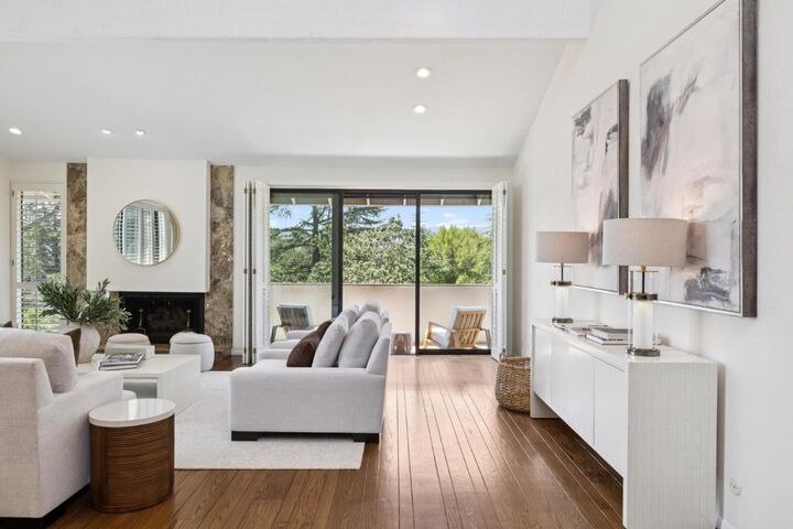 Property Photo:  28 Mansion Court 727  CA 94025 