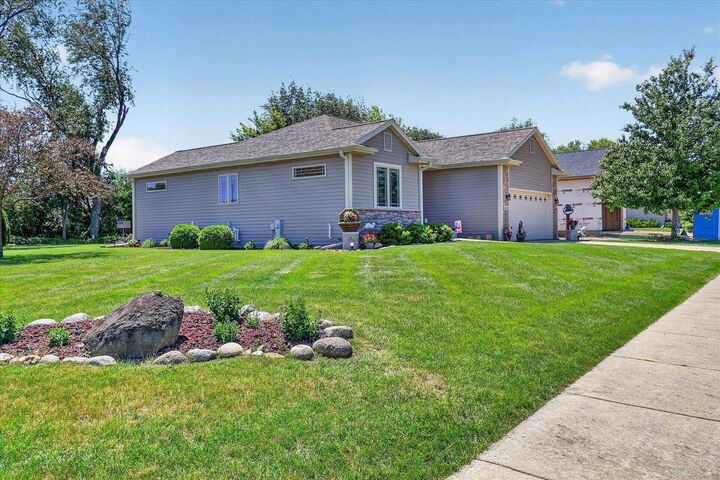 Property Photo:  1502 N Tamarack Street 18  WI 53115 