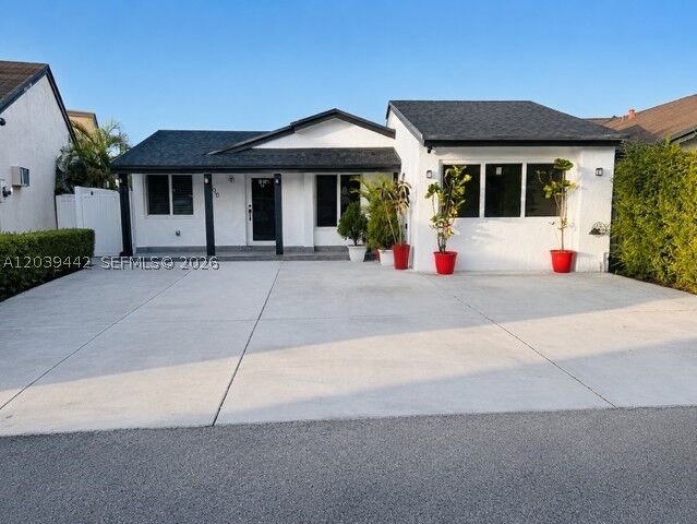 Property Photo: 2500 SW 131st Ct FL 33175