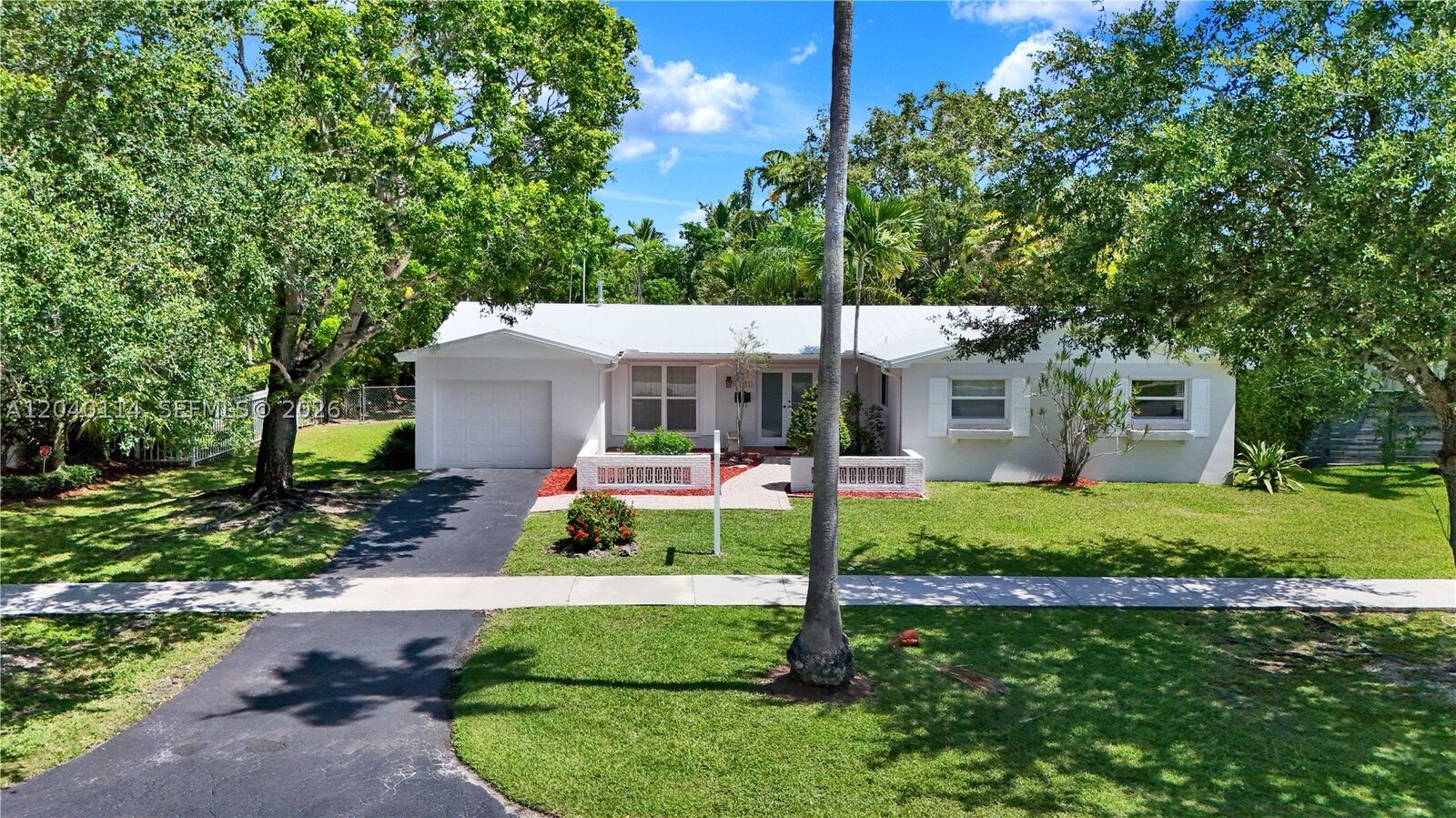 Property Photo: 10435 SW 96th St FL 33176