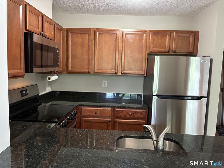 Property Photo:  175 Mill Pond Road 134  CT 06514 