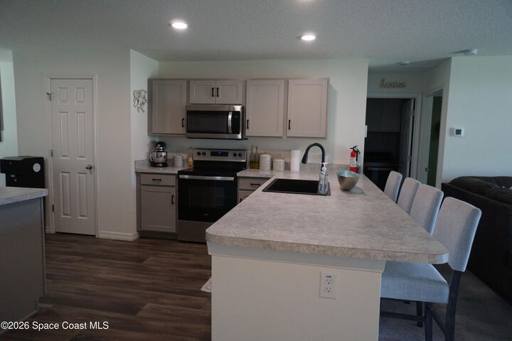 Property Photo:  1014 Hammacher Avenue SW  FL 32908 