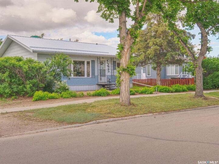 Property Photo: 125 5th Avenue W SK S0L 2V0
