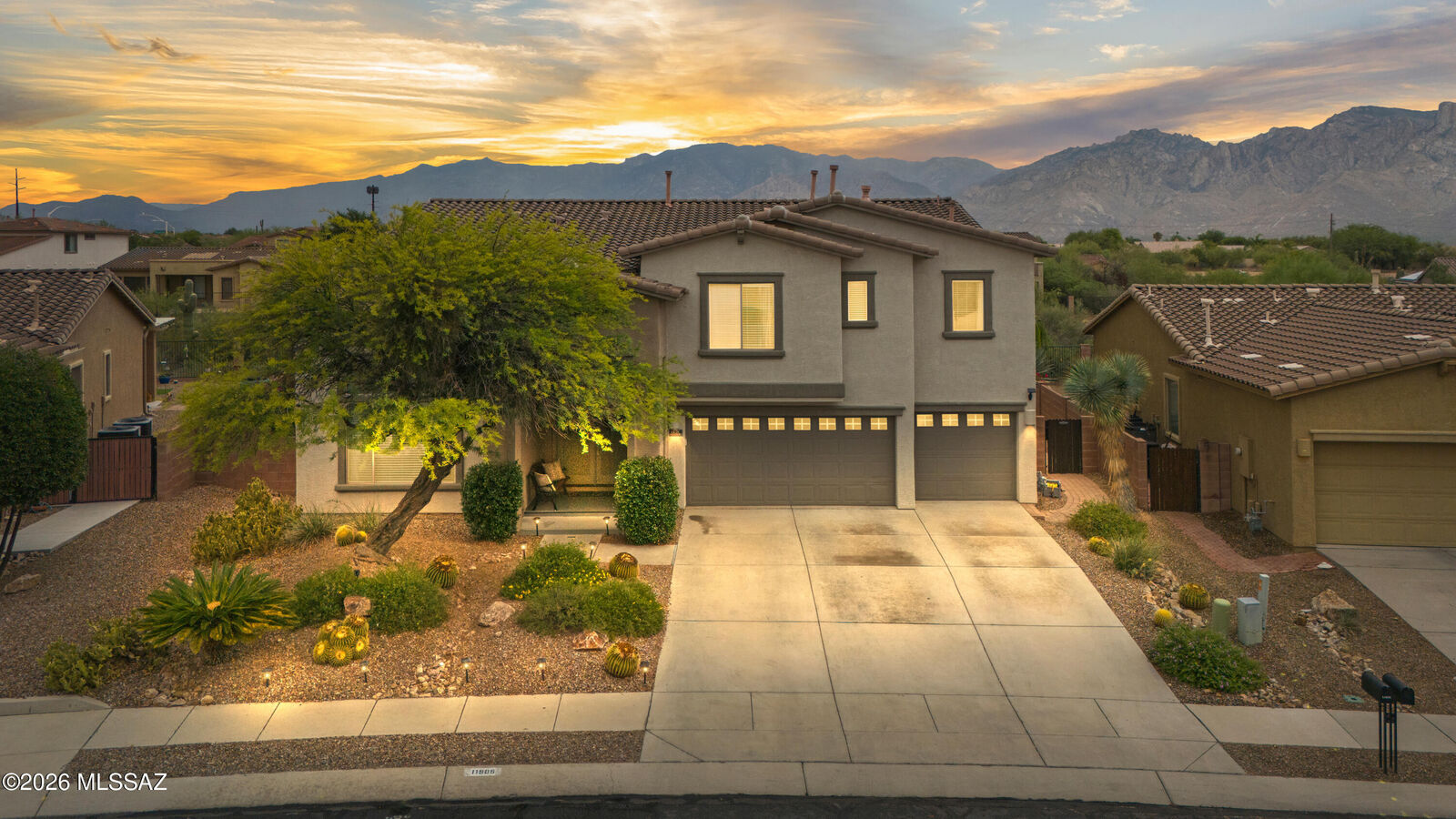 Property Photo: 11906 N Mesquite Hollow Drive AZ 85737