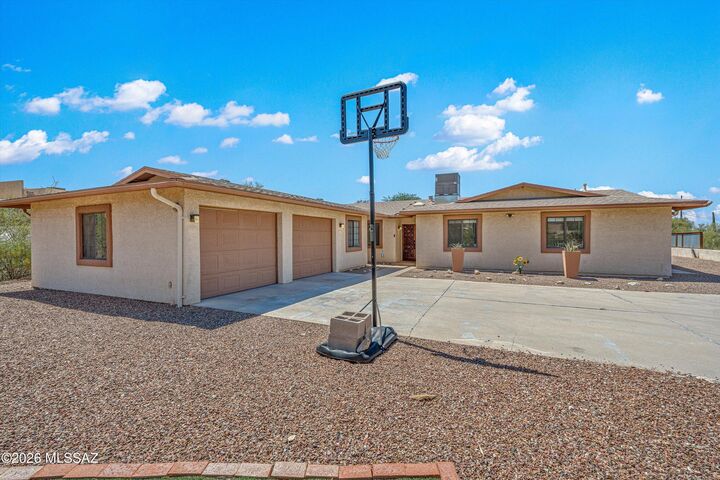 Property Photo:  6902 N Camino De Las Candelas  AZ 85718 