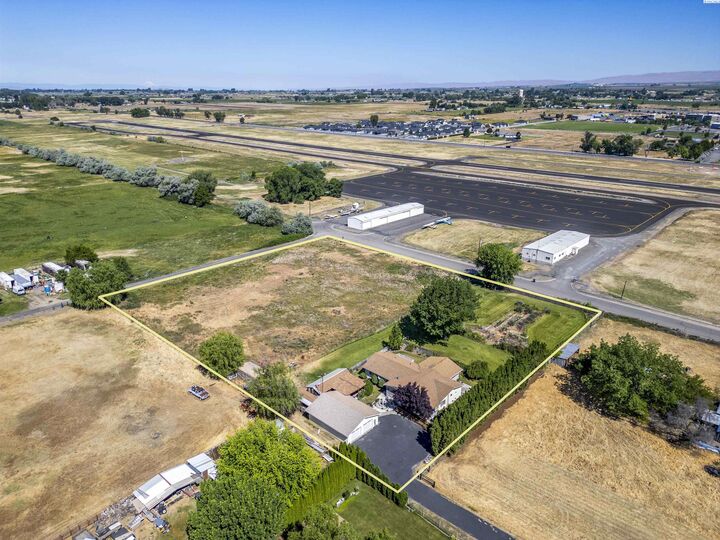 Property Photo: 340 S Nunn Road WA 99350