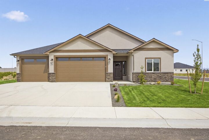Property Photo:  203 Packer St  WA 99350 