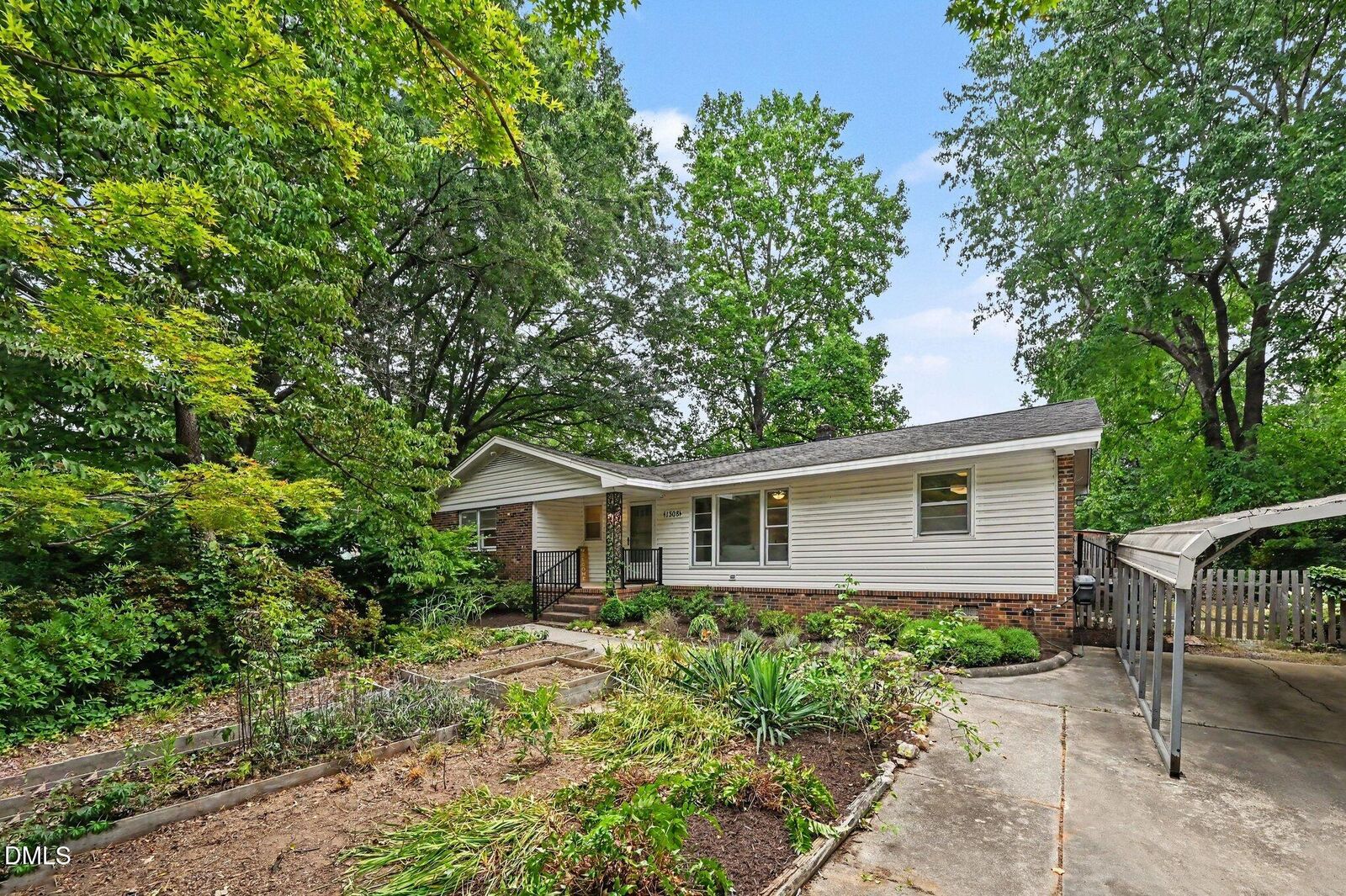 Property Photo: 1308 Azalea Drive NC 27607