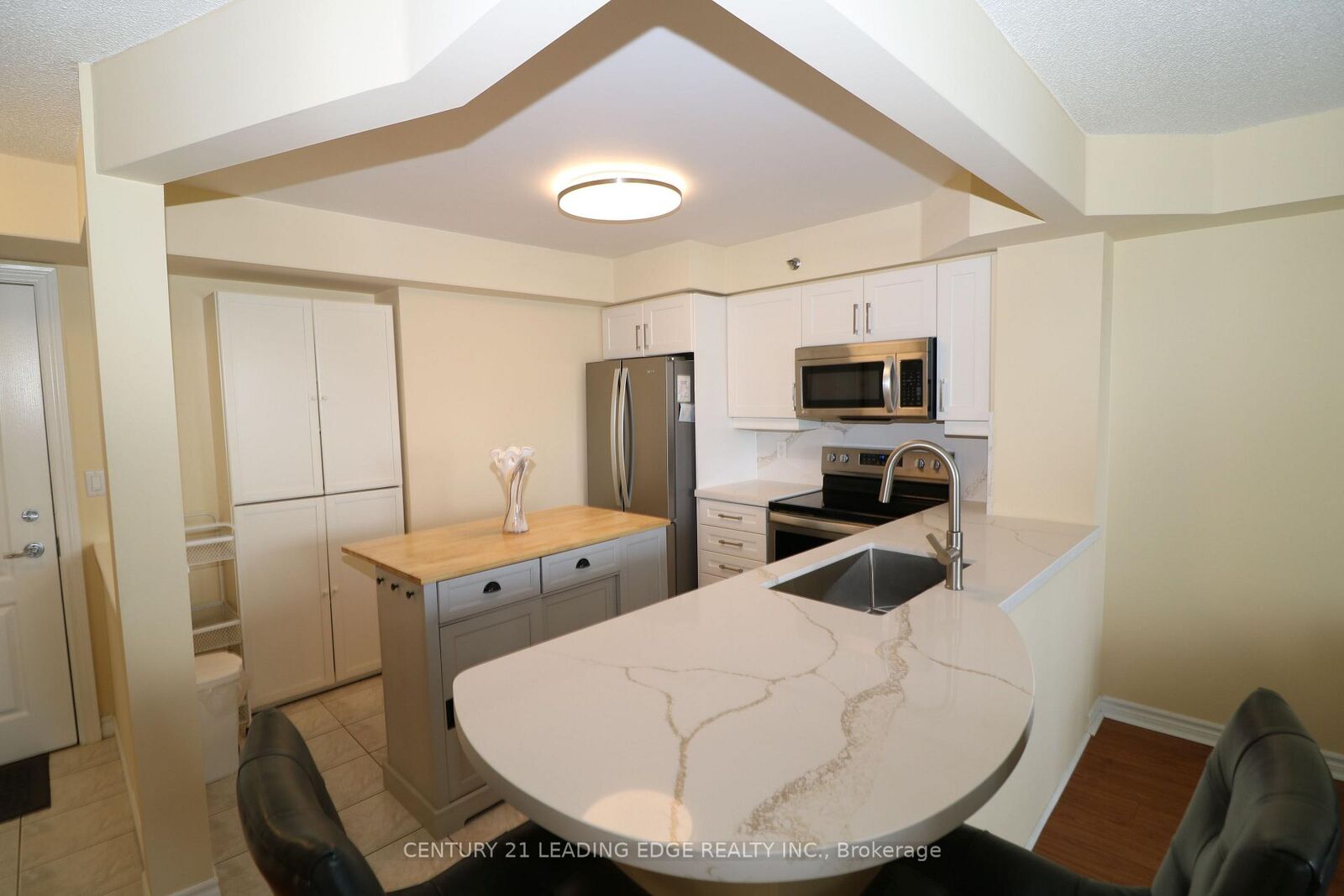 Property Photo:  4640 Kimbermount Avenue 305  ON L5M 5W6 