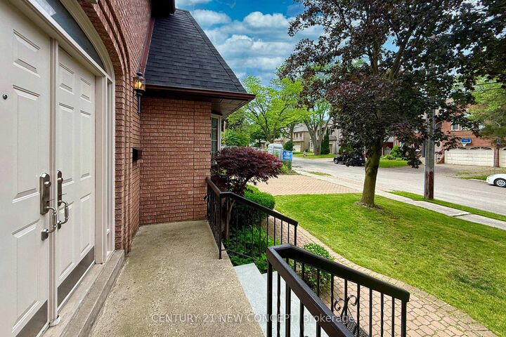 Property Photo:  351 Byng Avenue  ON M2N 4L7 