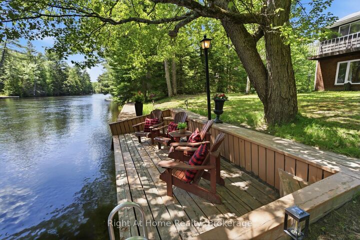 1074 Holiday Park Drive — photo 1