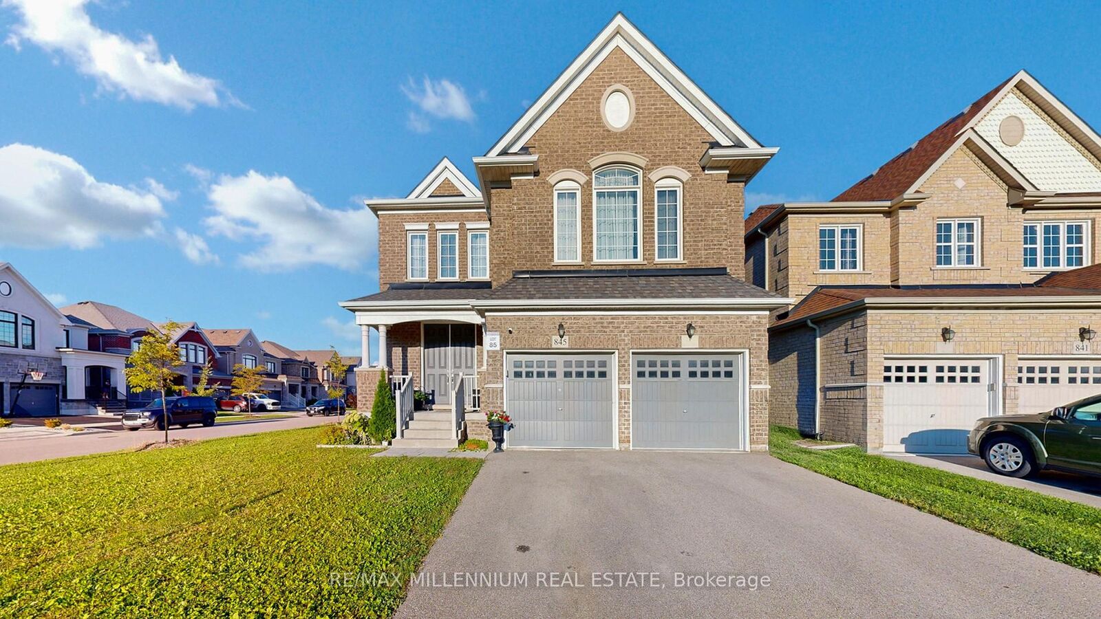Property Photo: 845 Langford Boulevard ON L3Z 4J2