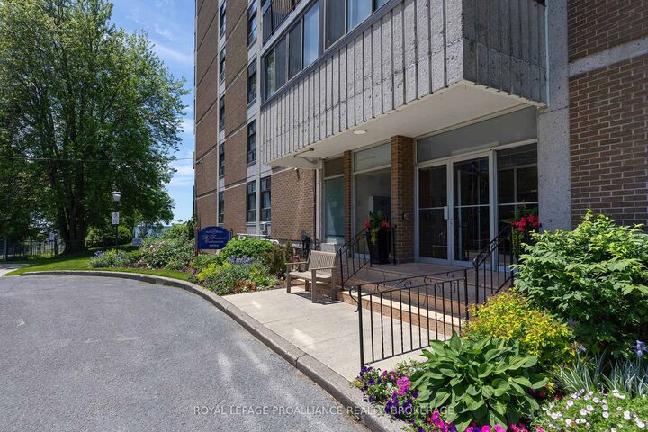 Property Photo: 2 Mowat Avenue 806 ON K7M 1K1