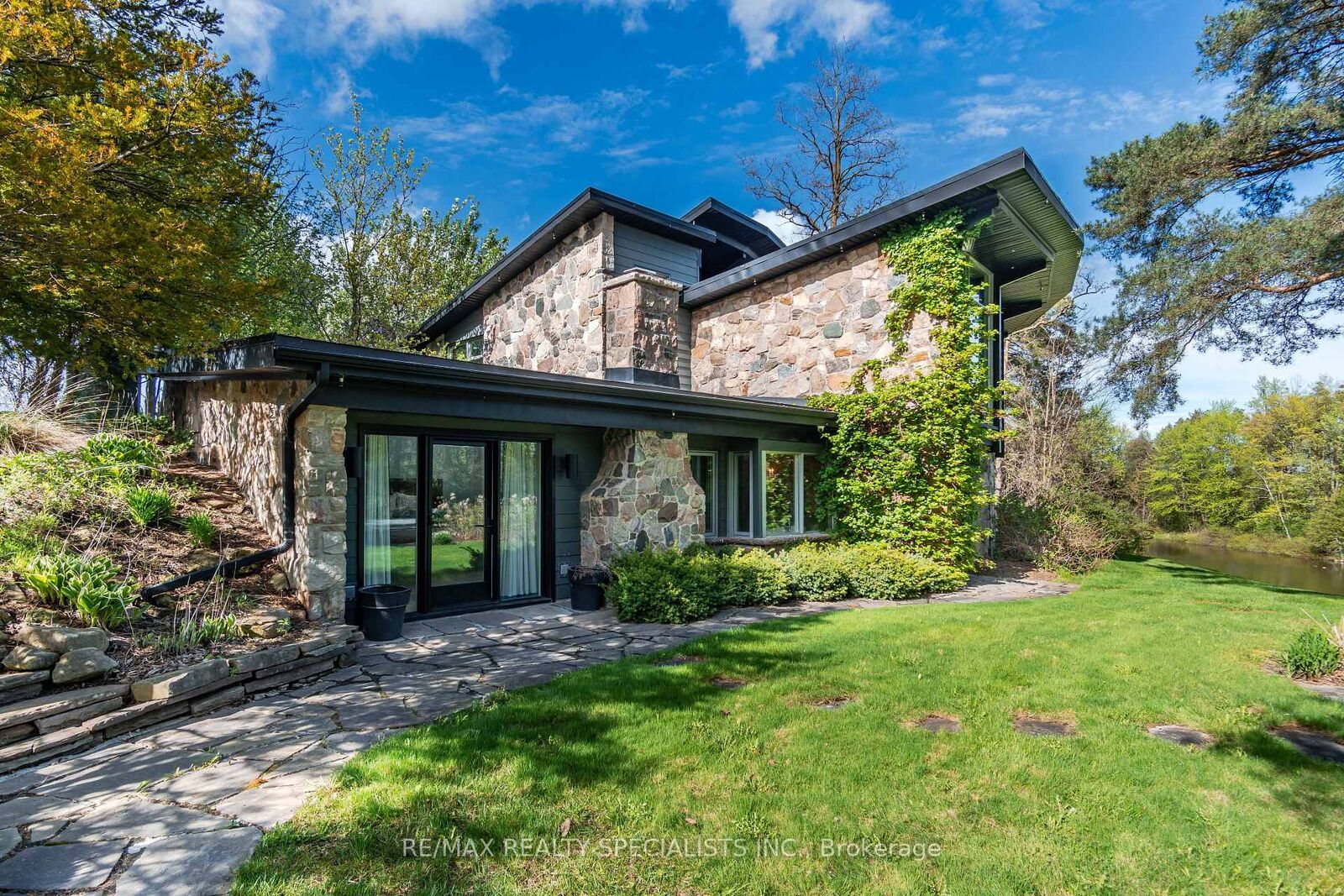 Property Photo: 16167 McLaughlin Road ON L7C 1J4