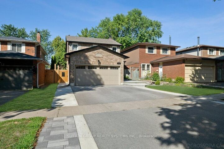 Property Photo: 1114 Cedarcroft Crescent ON L1X 1R5