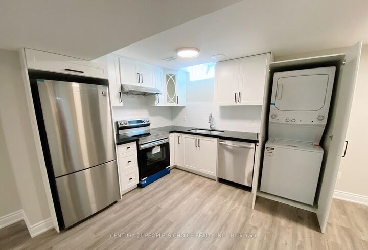 Property Photo:  922 Silverthorn Mill Avenue Bsmt  ON L5W 1B3 