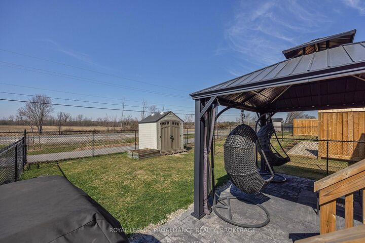 Property Photo: 186 Dr Richard James Crescent ON K0H 1G0