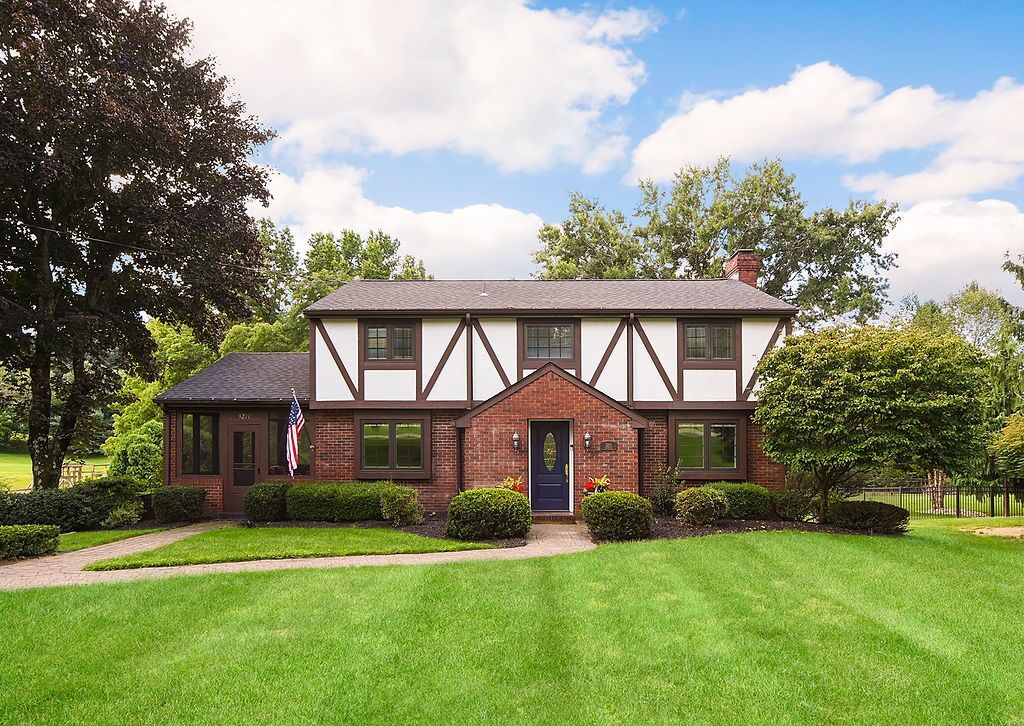 Property Photo: 3211 Unionville Road PA 16066