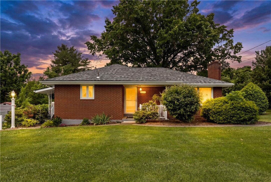 Property Photo:  1705 Arona Road  PA 15642 