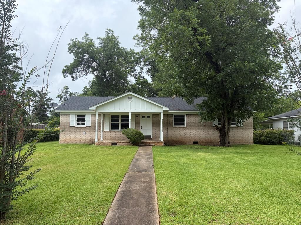 Property Photo: 2017 W Waddell Ave GA 31707
